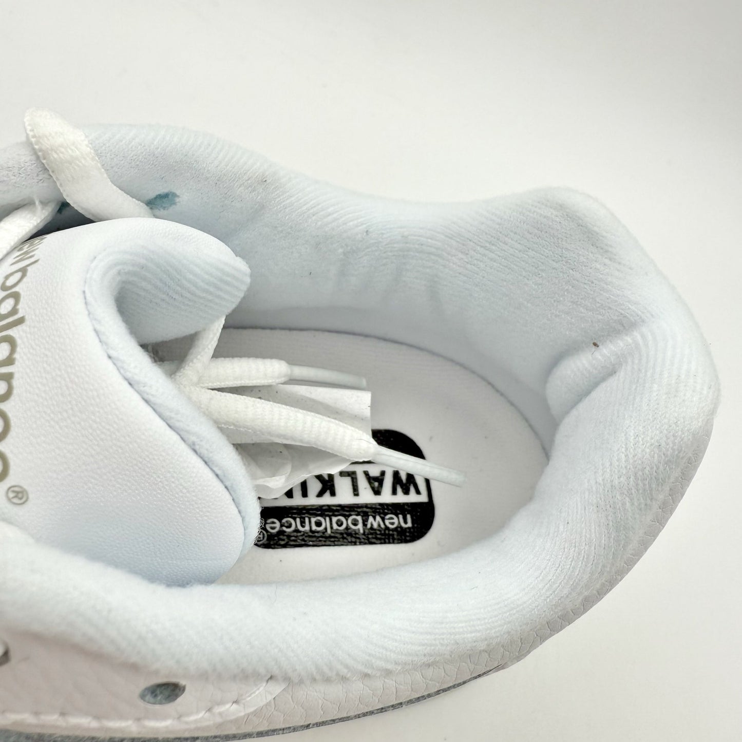 New Balance Womens 577 Walking Sneakers US 7 M White Leather Athletic NWOB