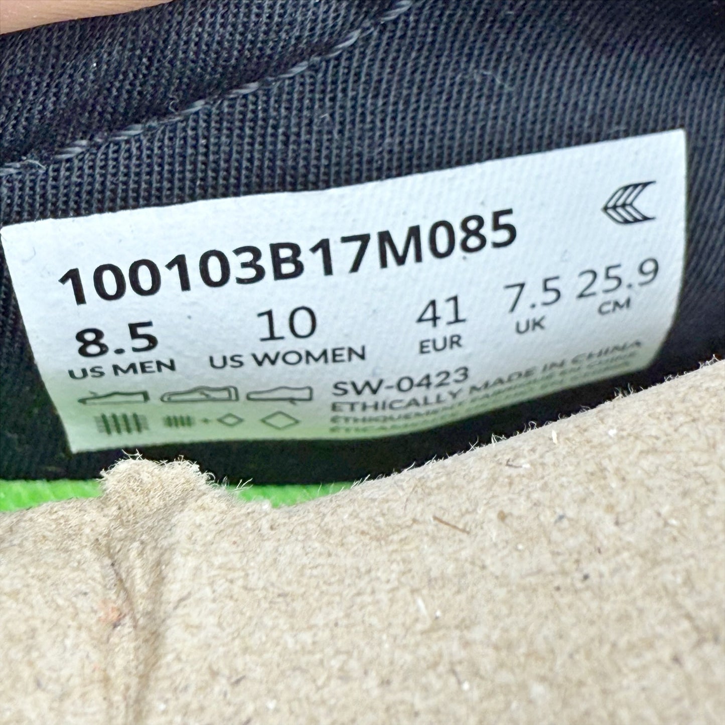 Cariuma Womens OCA Low Sneakers US 10 EU 41 Black White Canvas NIB