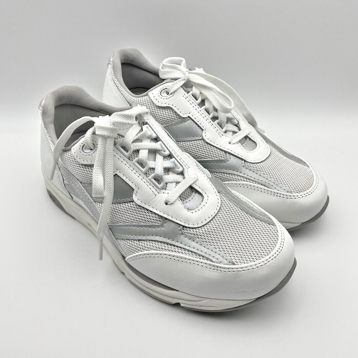 SAS Womens Tour Mesh Comfort Walking Sneaker US 11 Narrow Silver Leather NIB