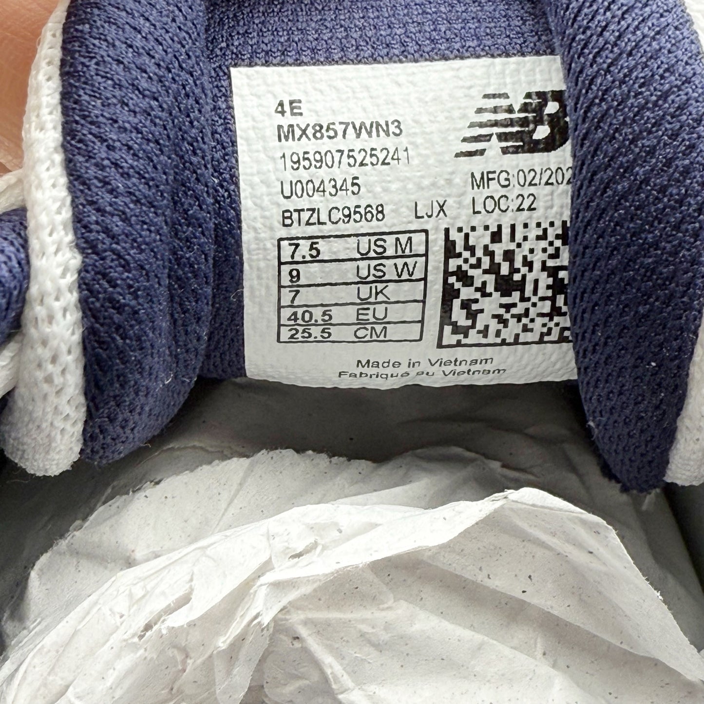 New Balance Mens 857v3 Training Sneakers US 7.5 XW White Navy Athletic NIB