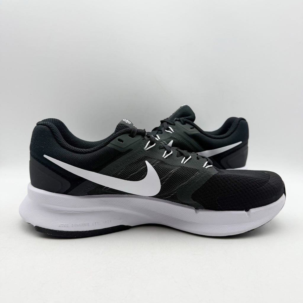 Nike Mens Run Swift 3 Running Sneakers US 9.5 Wide Black White Athletic NWOB