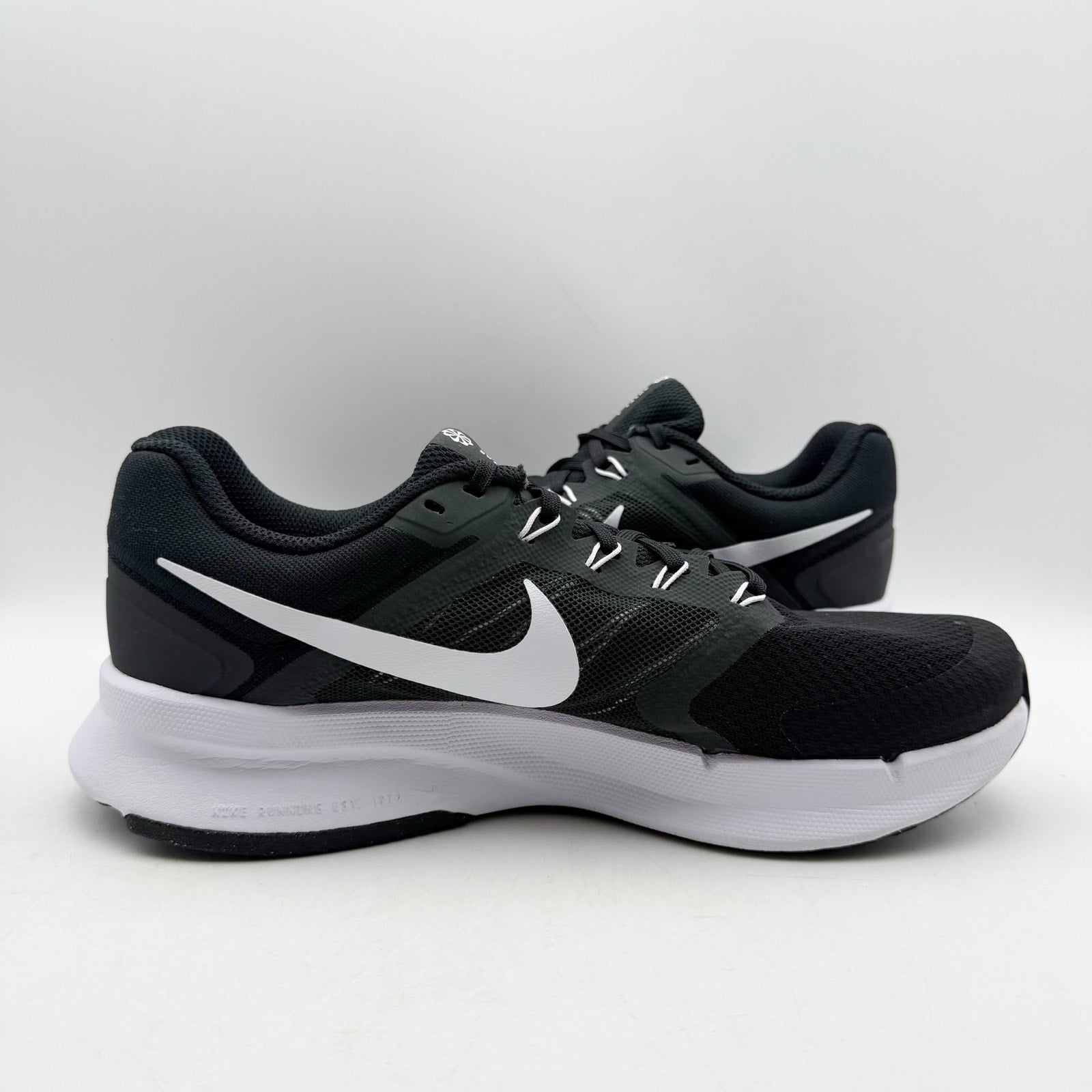 Nike Mens Run Swift 3 Running Sneakers US 9.5 Wide Black White Athletic NWOB