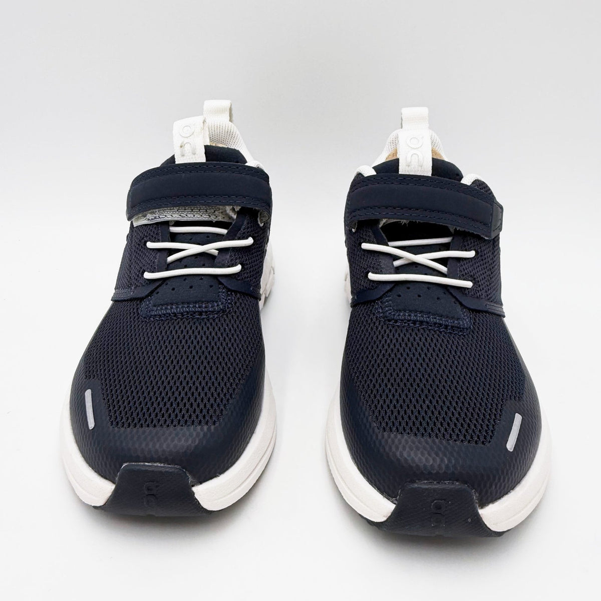 ON Kids Cloudplay Sneakers Little Kid Size 11.5 EU 29 Midnight Blue White NWOB