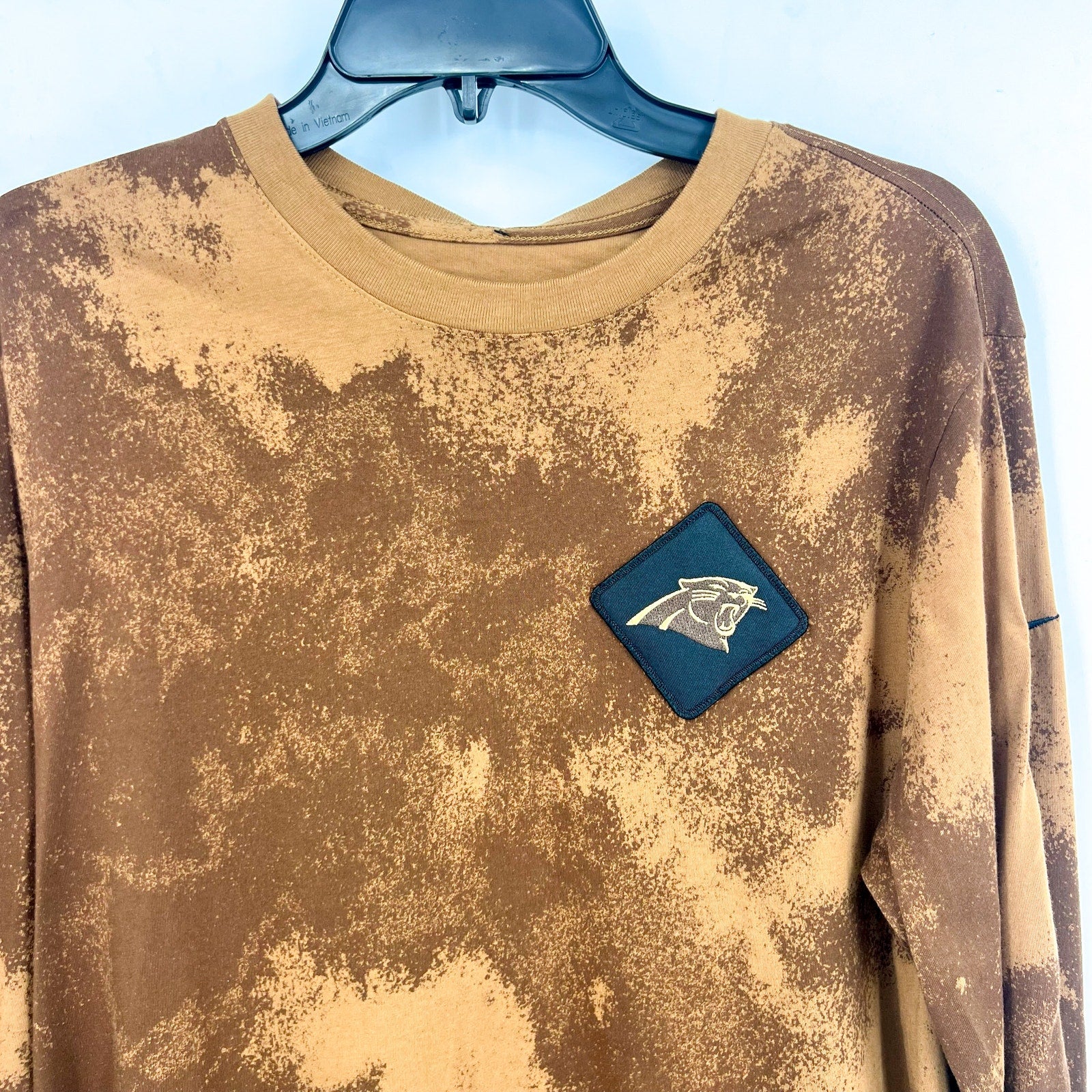 NIKE Mens Carolina Panthers Long Sleeve T-Shirt Medium Brown Salute Service NWT