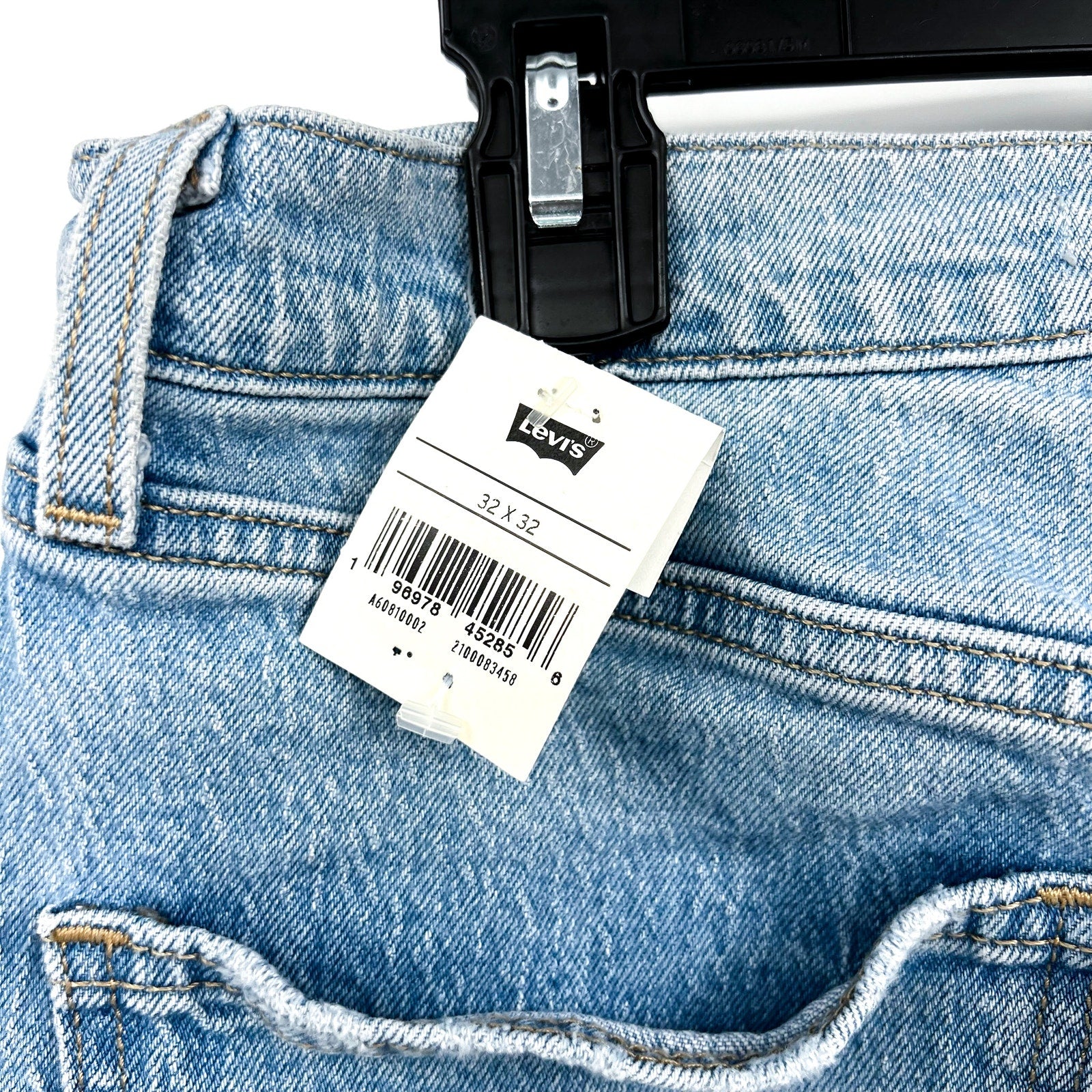 Levi's Womens 70's High Rise Slim Straight Jeans Size 28 US 6 Light Blue NWT