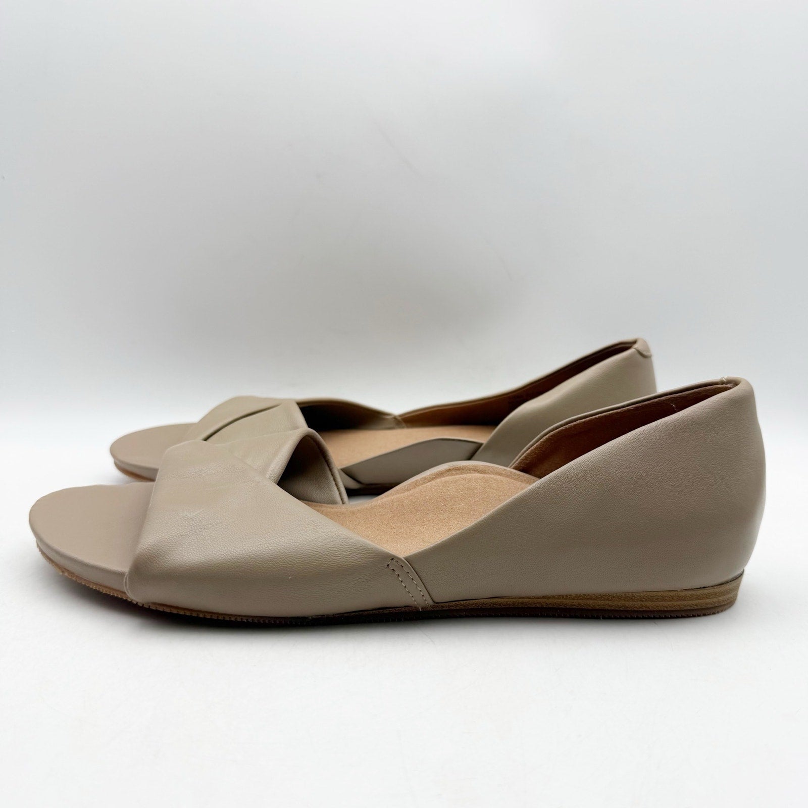 SoftWalk Womens Cypress Slip On Flats US 10 M Tan Beige Leather Open Toe NWOB