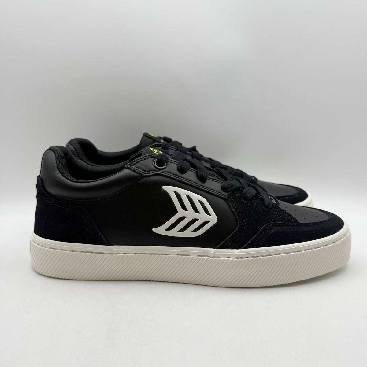 CARIUMA Mens Vallely Low Top Sneakers Size 9.5 Black Leather Suede NWOB