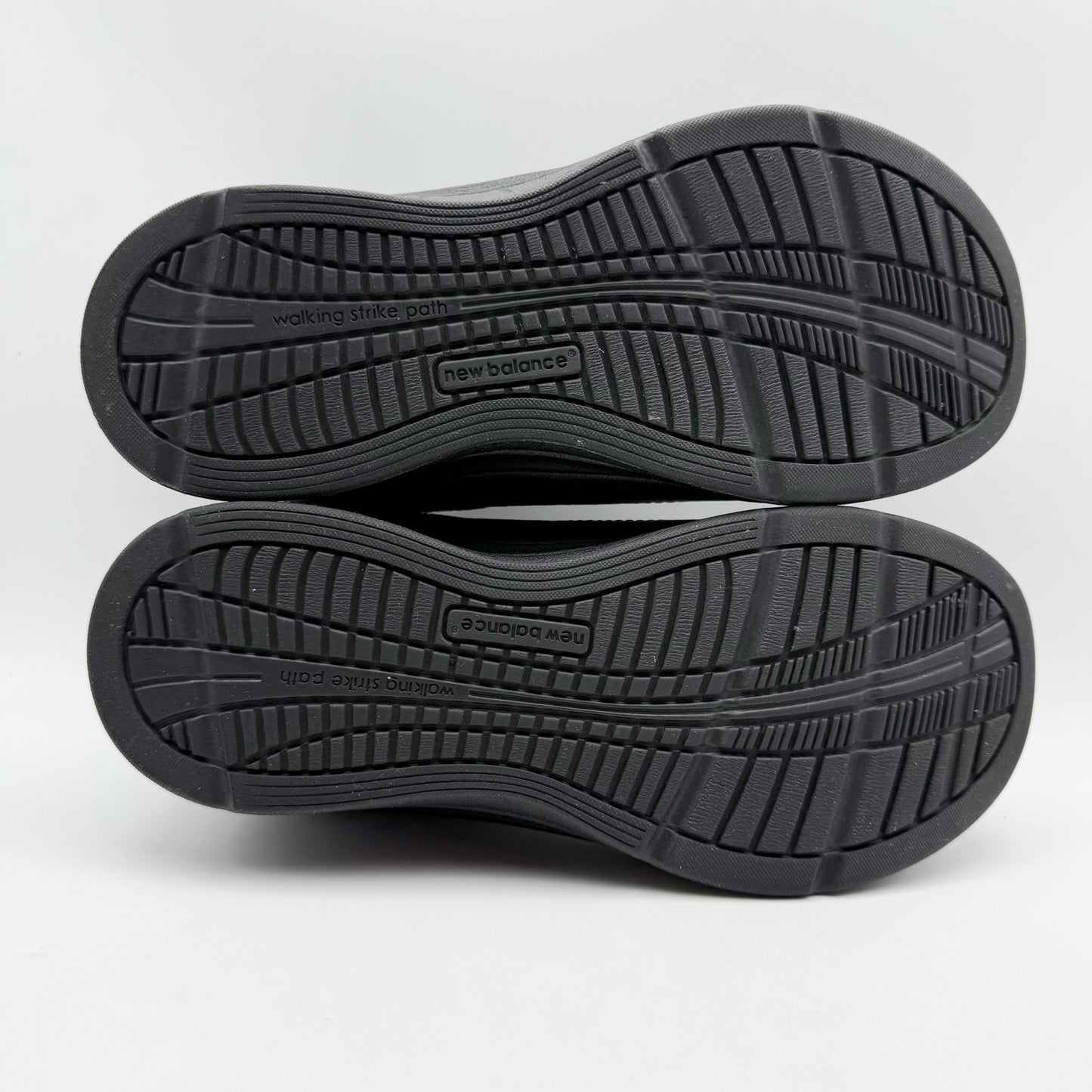 New Balance Womens 577 Walking Sneakers US 9 Wide Black Leather Athletic NIB