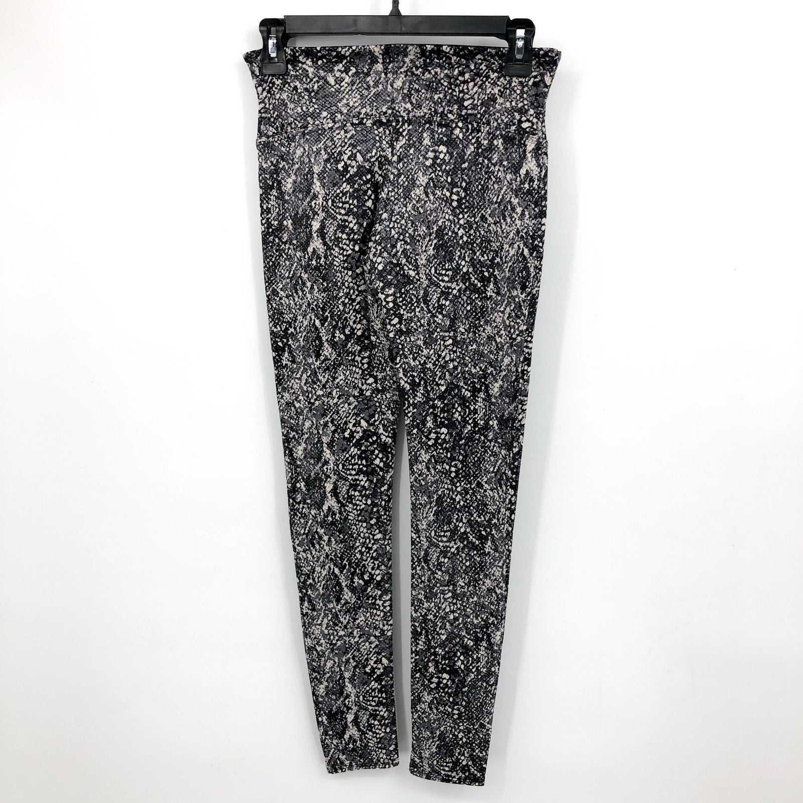 SPANX Women's Faux Leather Leggings Medium Grey Snake Shine High Rise 20324R NWT