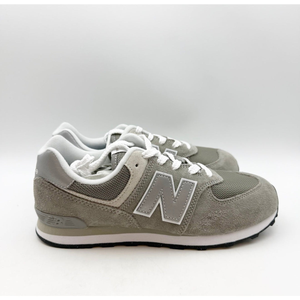 New Balance Boys Classics 574 Core Sneakers US 5.5 EU 38 Grey White Athletic NIB