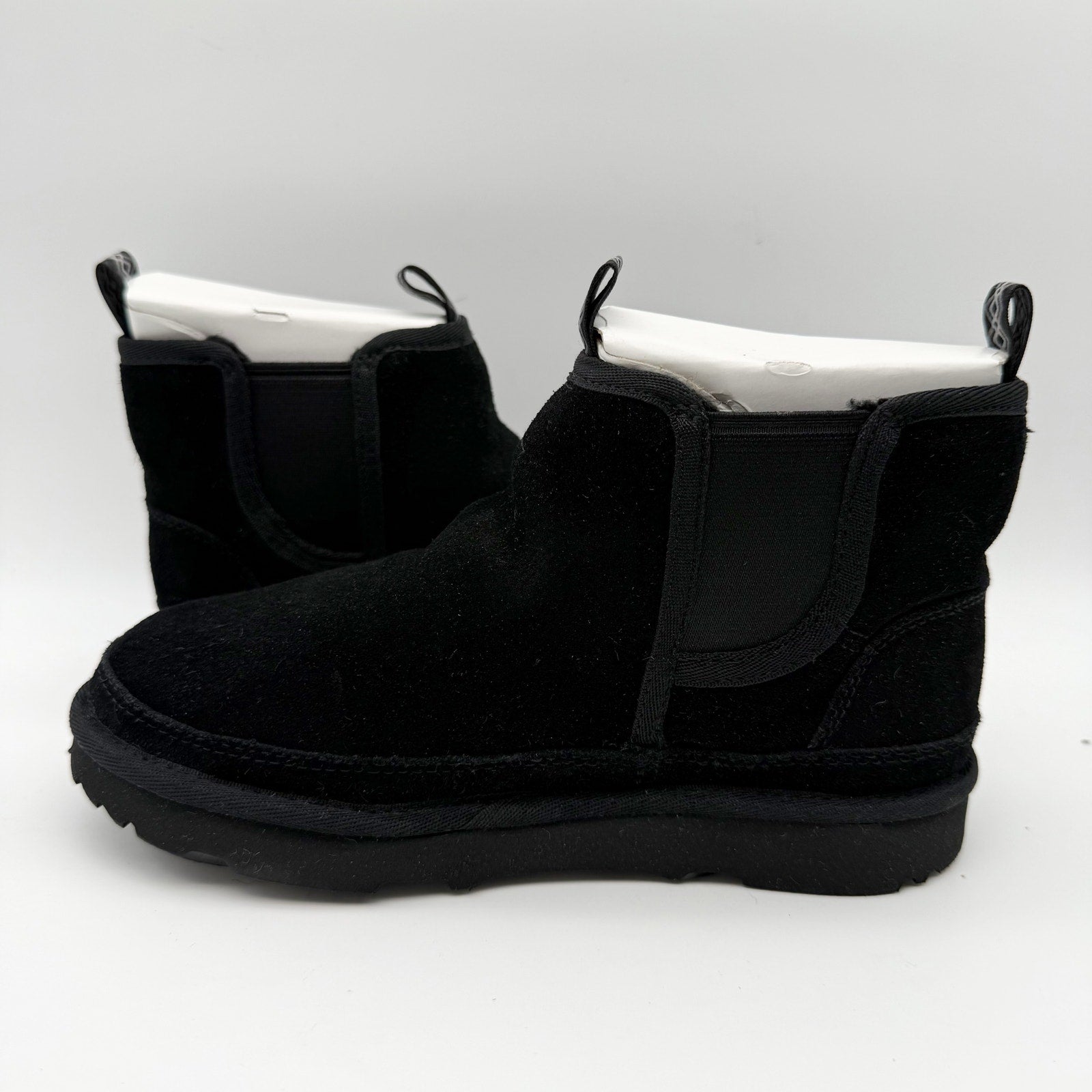 UGG Kids Neumel Chelsea Boots US 2 EU 33.5 Black Cow Suede NIB