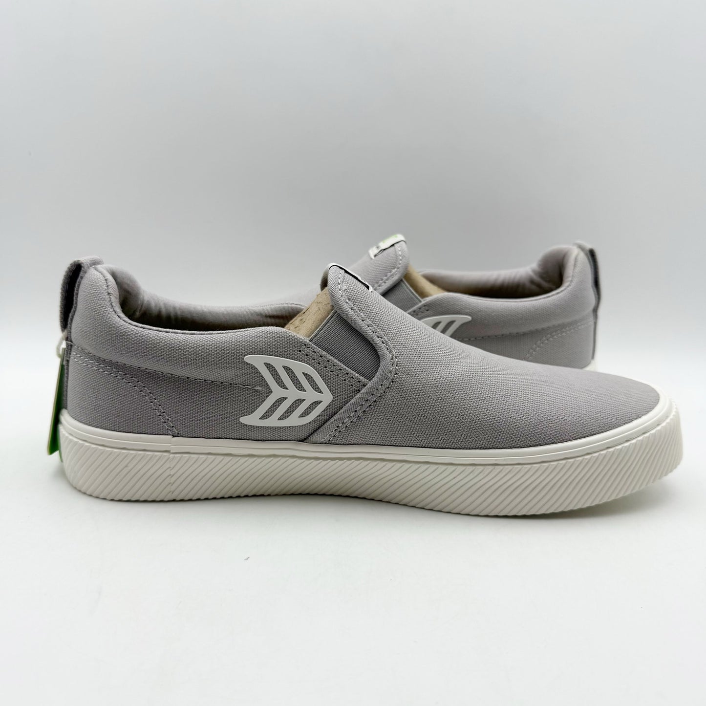 Cariuma Womens Slip On Sneaker US 8 M EU 39 Grey White Canvas Logo NIB