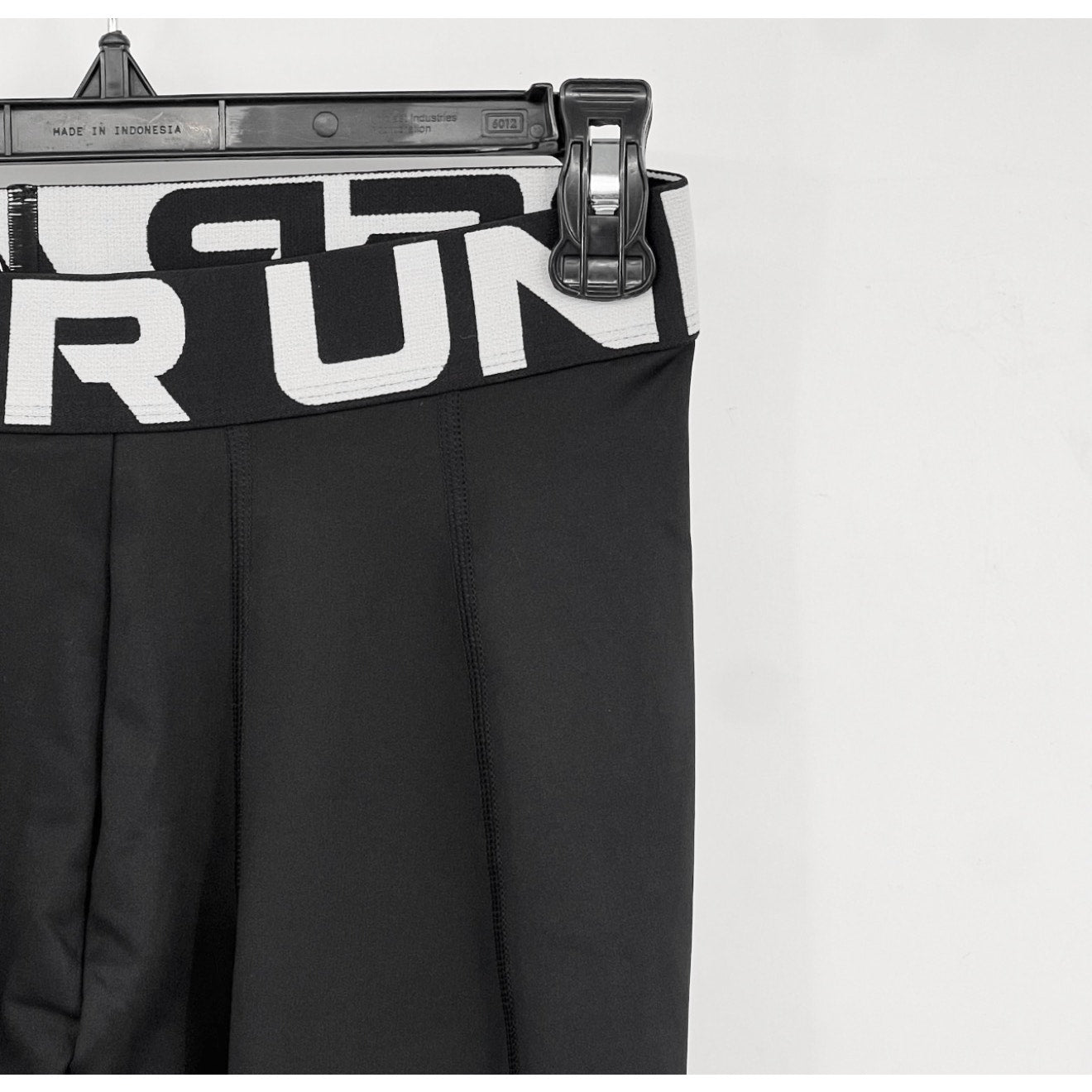UNDER ARMOUR Men's CG Armour Leggings Medium Black Base Layer Pants NWT