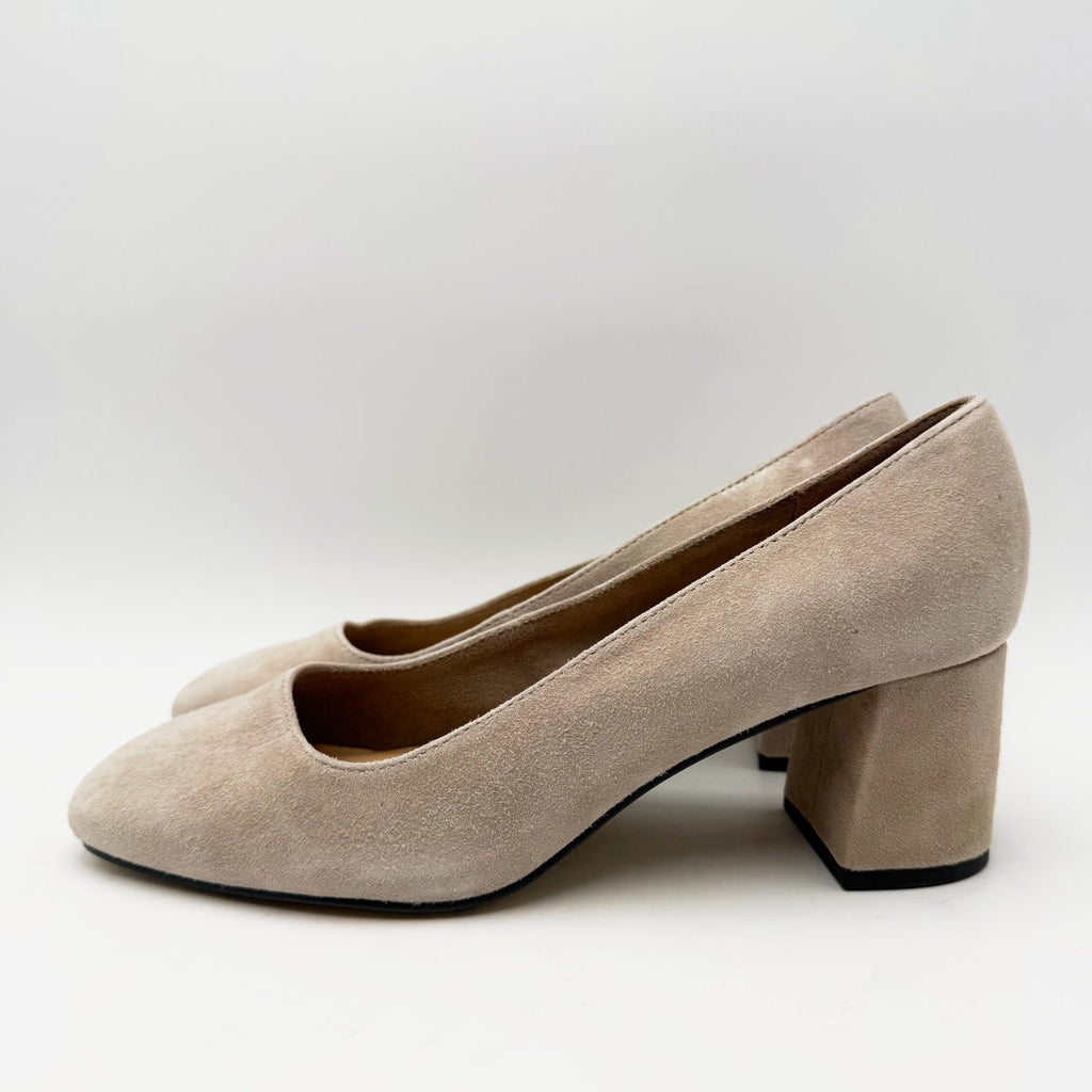 Bella Vita Womens Jilan Heel Pumps Size 8.5 Extra Wide Cream Almond Suede NWOB