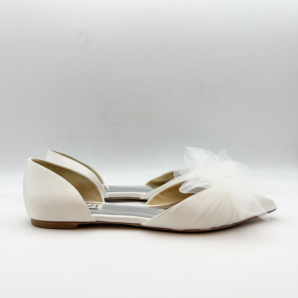 Badgley Mischka Womens Fergie Flats US 8.5 White Satin Bow Crystal NWOB