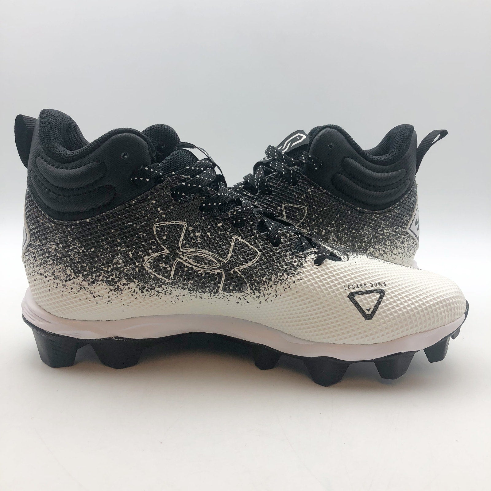 Under Armour Boys Spotlight Franchise RM 2.0 Football Cleats Size 4.5 Black NWOB