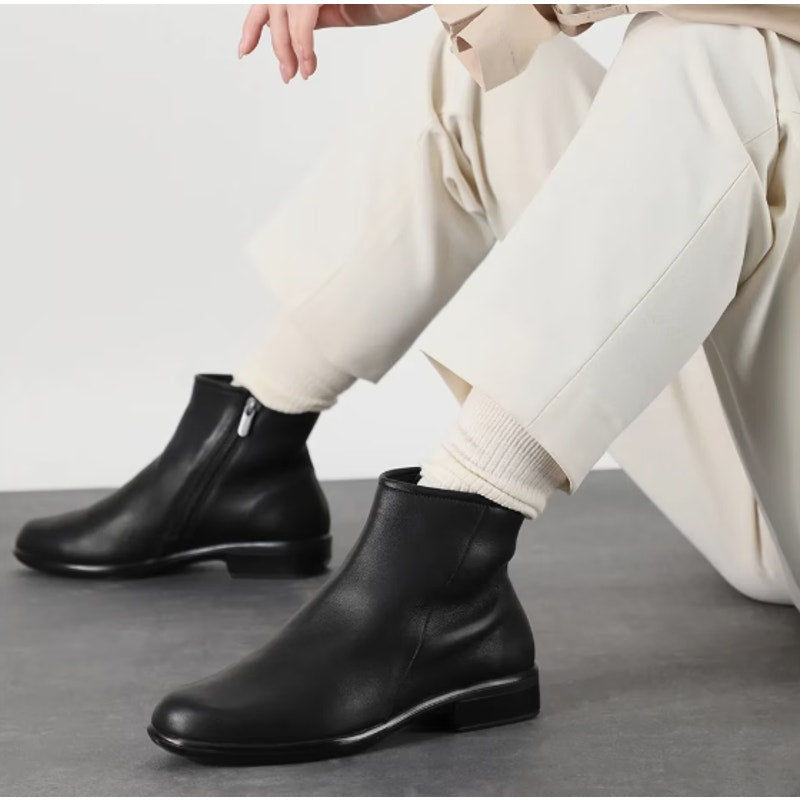 Naot Womens Norther Ankle Bootie US 8 EU 39 Black Leather Water Resistant NWOB