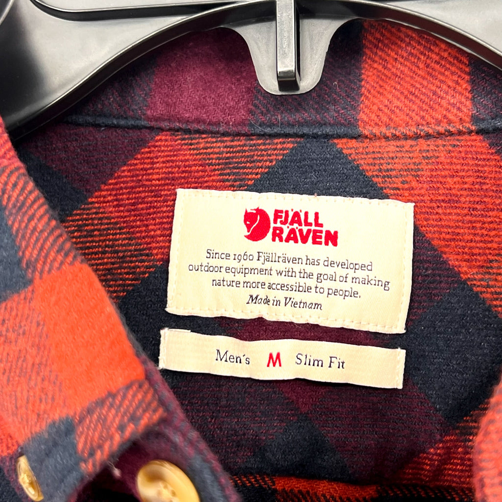 FJALLRAVEN Men's Skog Flannel Shirt Medium Slim Fit Navy Blue Red Plaid NWT