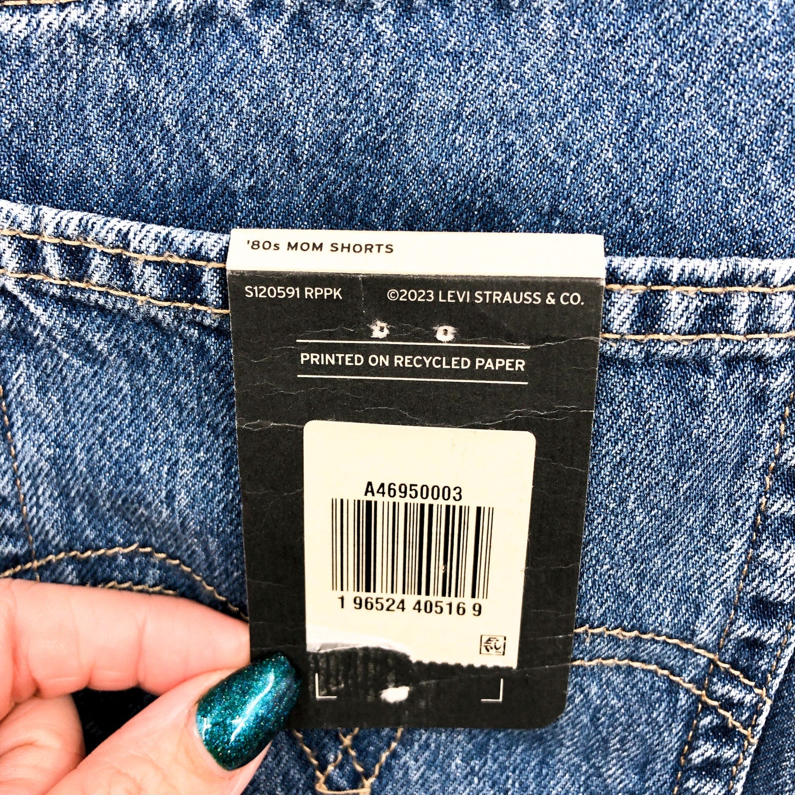 LEVI'S Women's 80s Denim Mom Shorts Size 27 US 4 You Sure Can Blue A46950003 NWT
