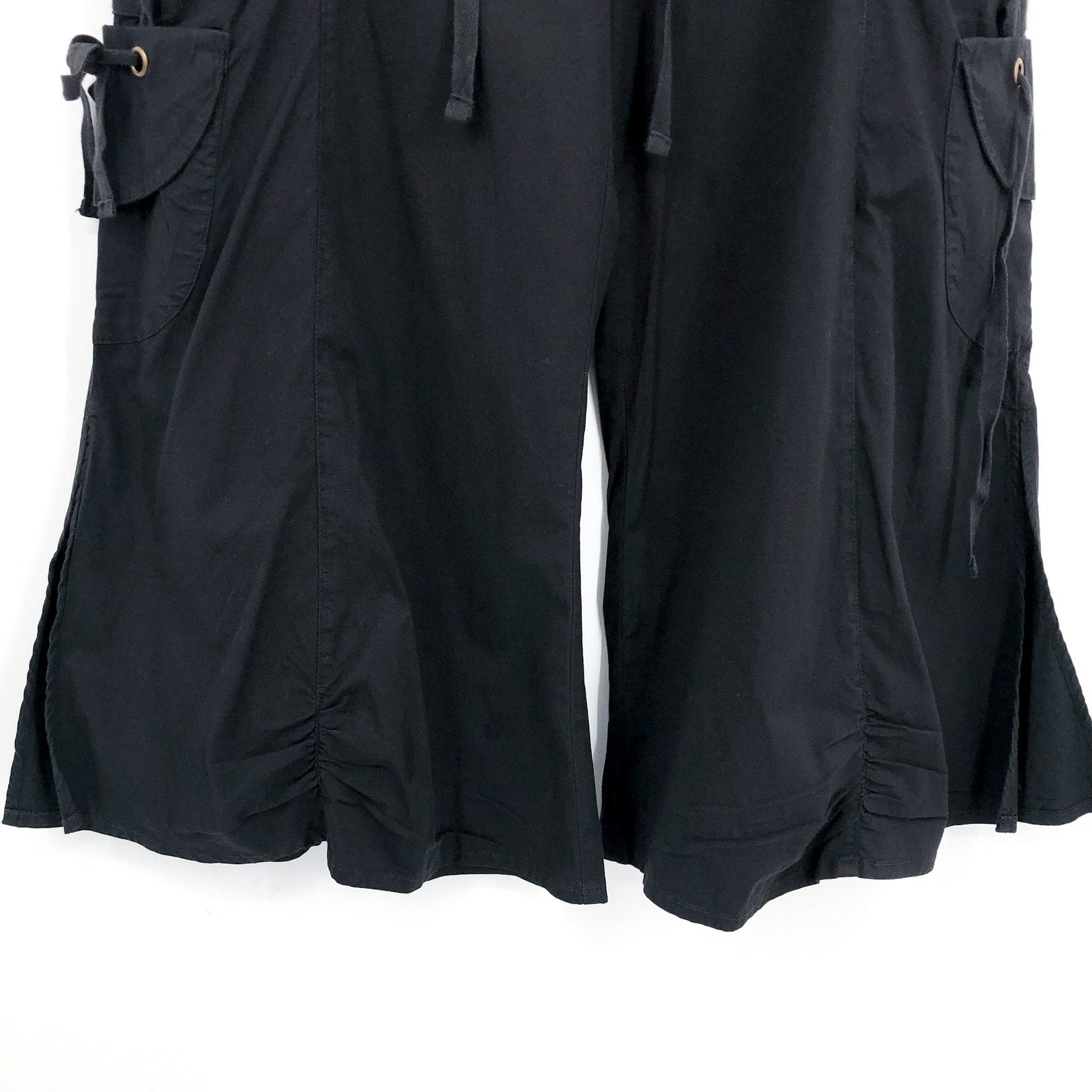 XCVI Women's Cargo Gaucho Crop Pants Medium Black Lagenlook Flare Wide Leg NWT