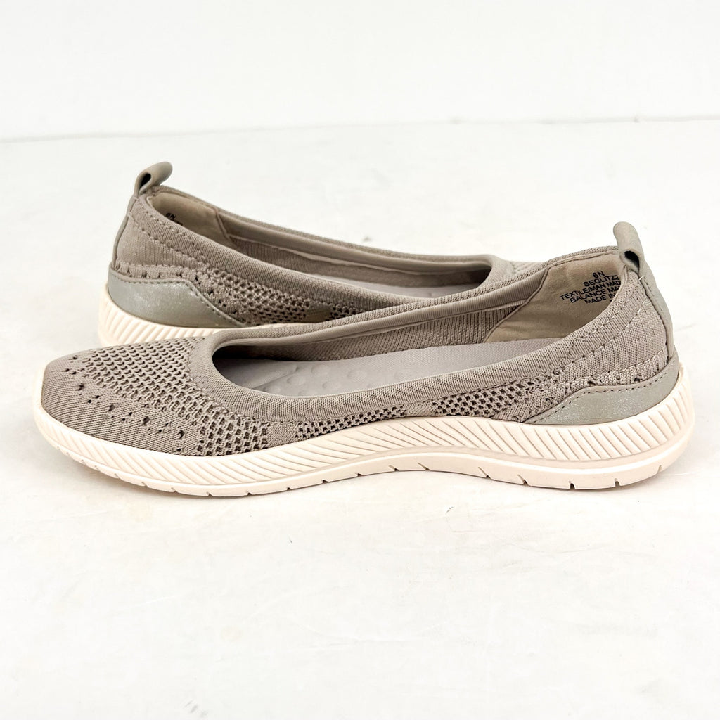 EASY SPIRIT Women's Glitz Walking Shoes Flats Size 6 Narrow Gold Slip Ons NWOB
