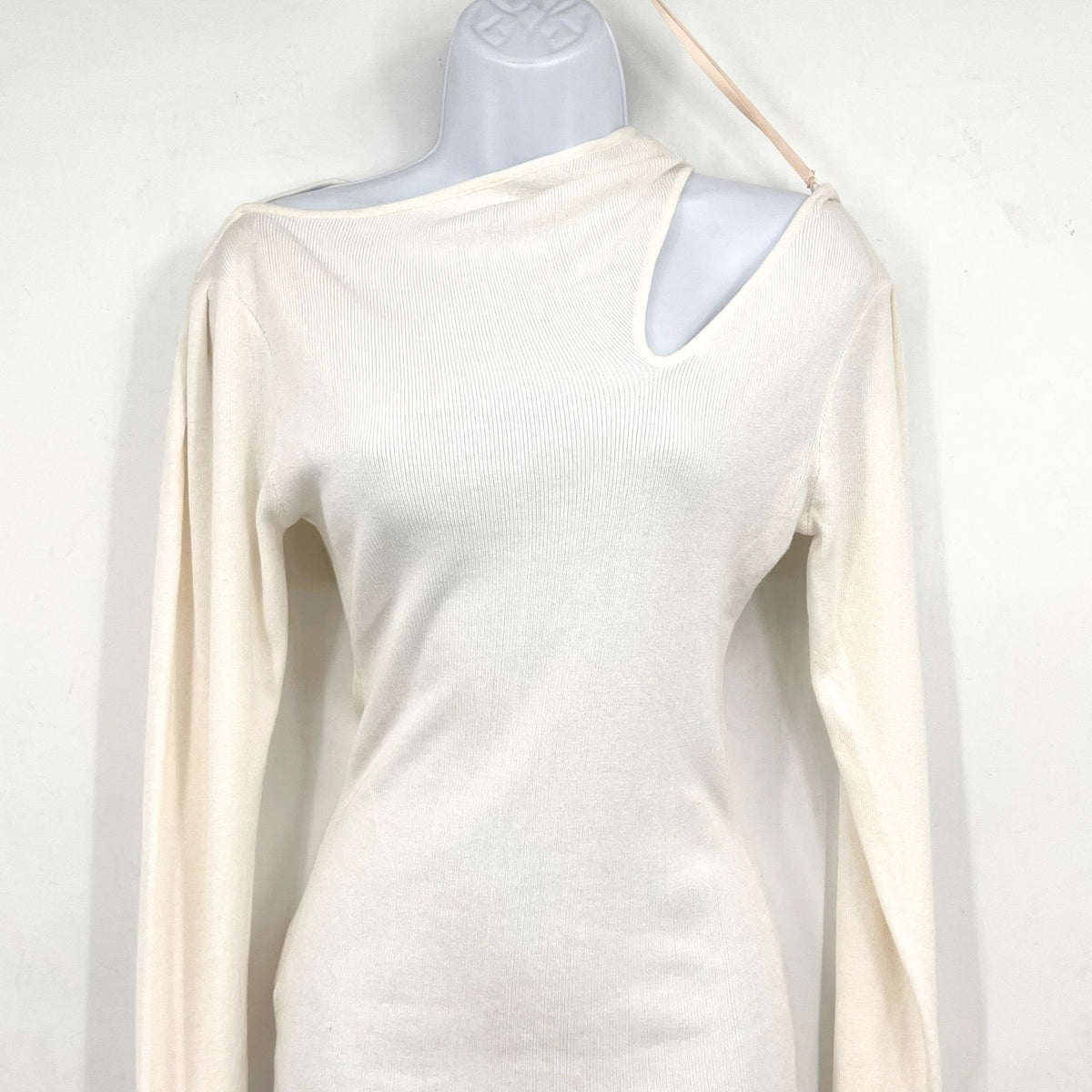 BCBGENERATION Women's Cutout Sweater Small White Marshmallow Small NWT