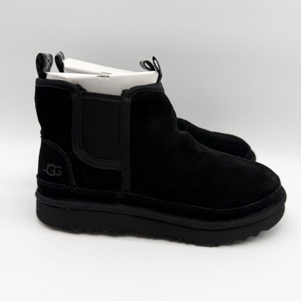 UGG Kids Neumel Chelsea Boots US 2 EU 33.5 Black Cow Suede NIB