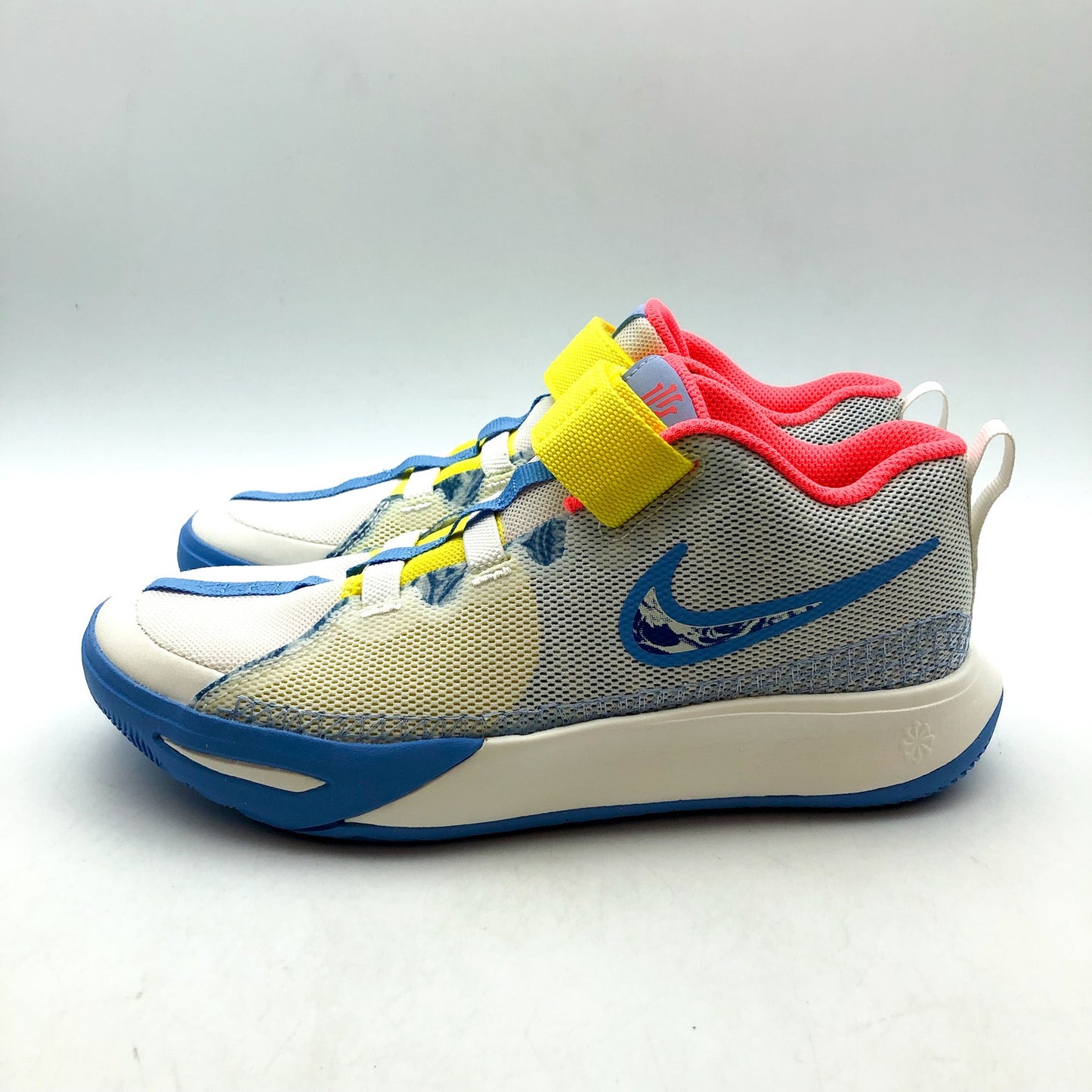 NIKE Girls Kyrie Flytrap 6 Basketball Shoes US 2 EU 33.5 Youth Yellow Blue NIB