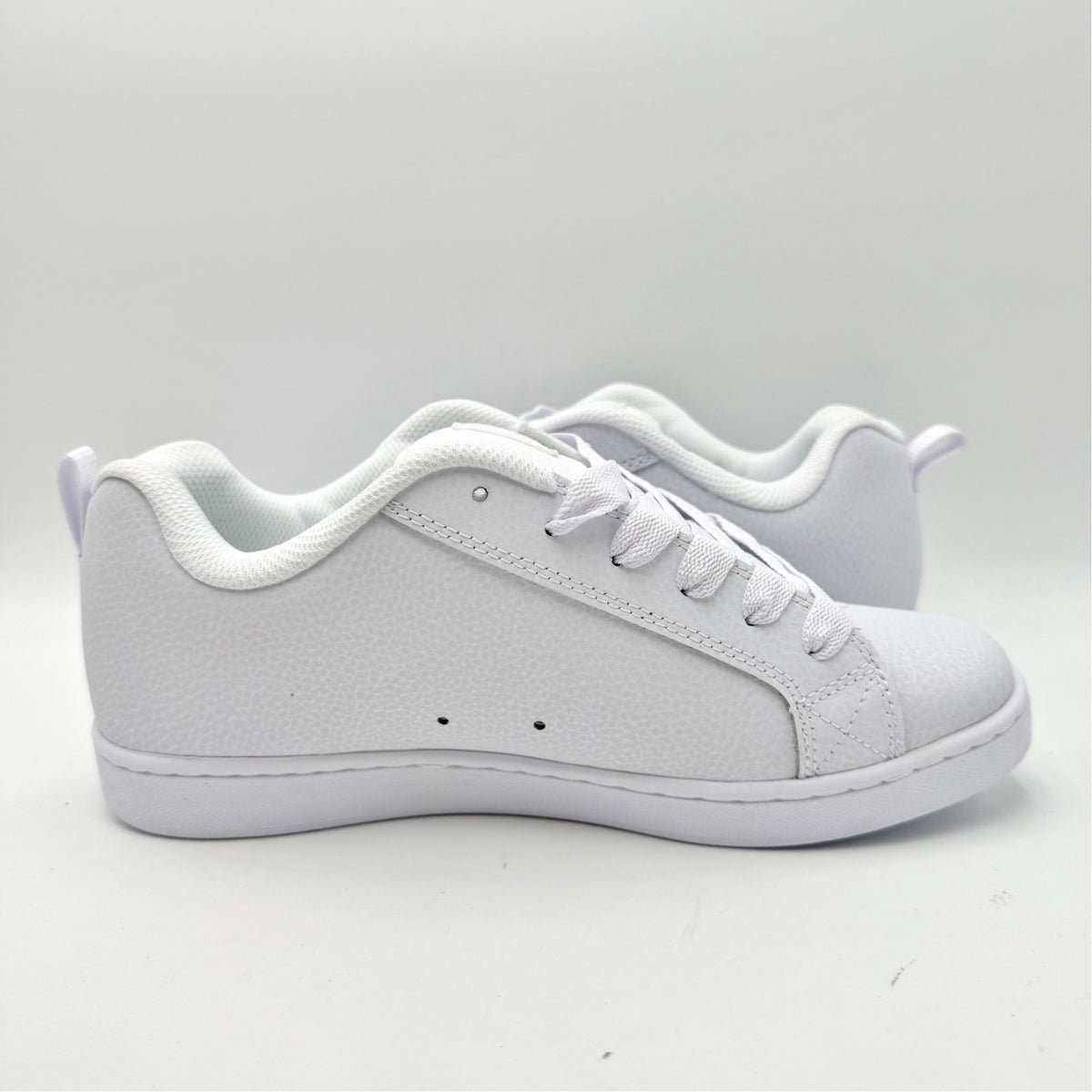 DC Womens Court Graffik Skate Sneakers Size 8 EU 39 White Leather NWOB