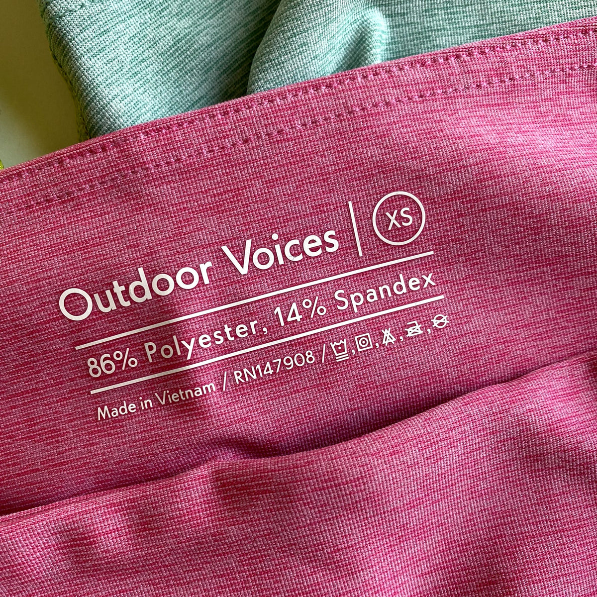 OUTDOOR VOICES Warmup 5" Shorts XS Bubblegum Pink Green Blue Colorblock NWT