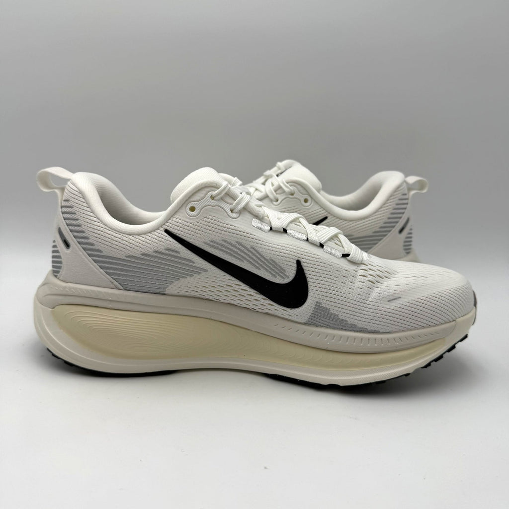Nike Womens Vomero 18 Running Shoes Size 8 EU 39 White Black Athletic NIB