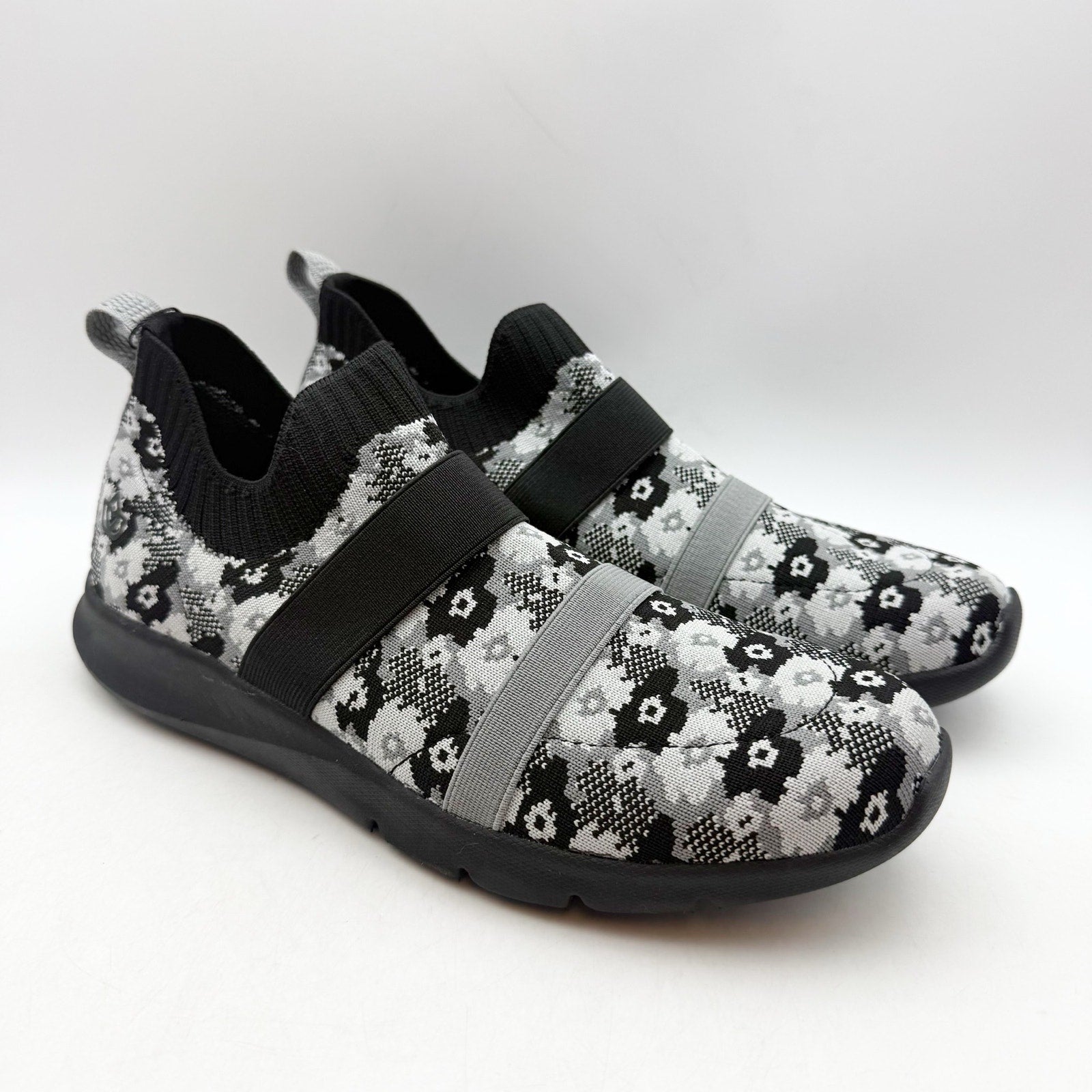 Spenco Womens Karma Stretch Sneakers US 8 Wide EU 38.5 Black Floral NIB