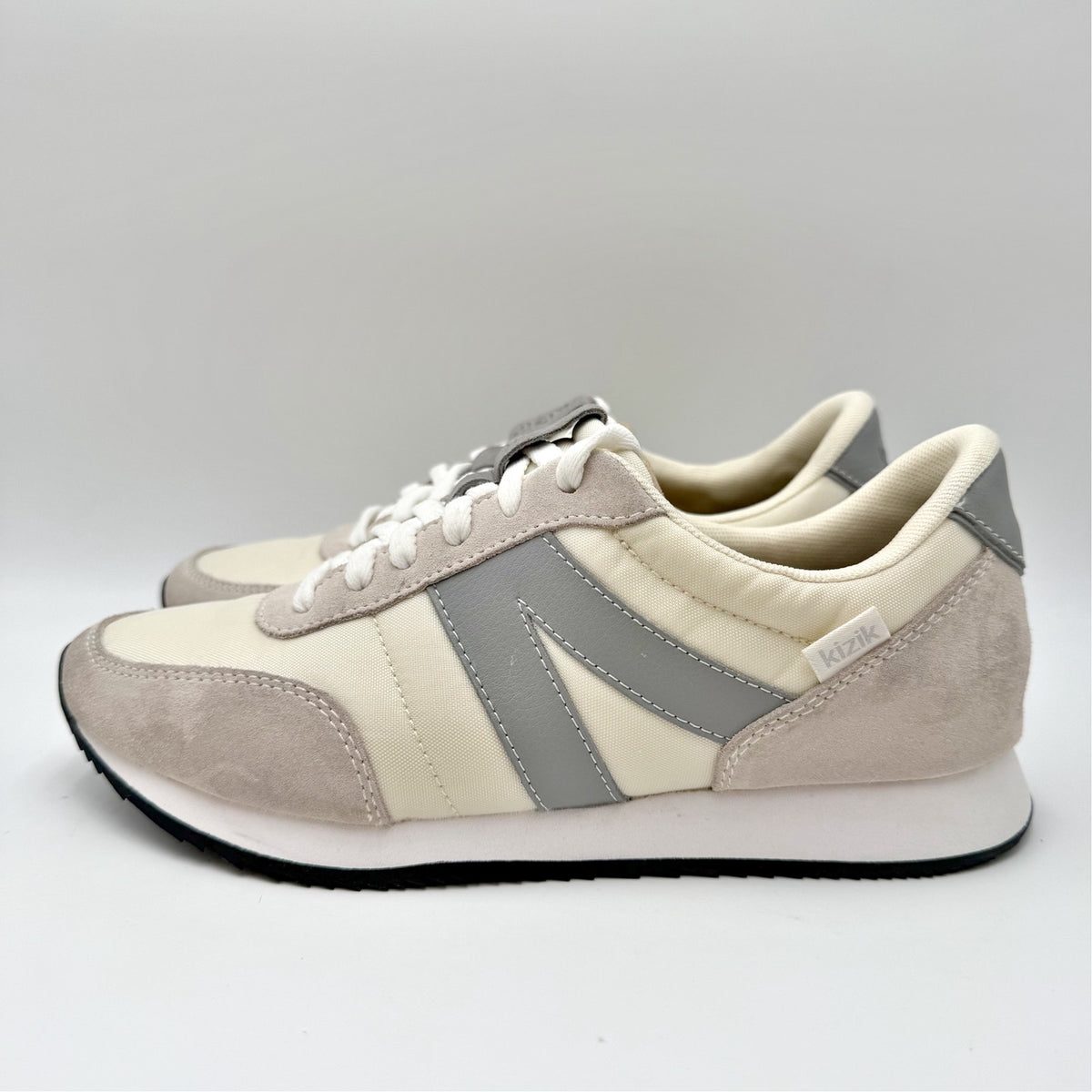 KIZIK Womens Milan Hands Free Sneakers Size 8 EU 39.5 Mist Grey Cream NIB