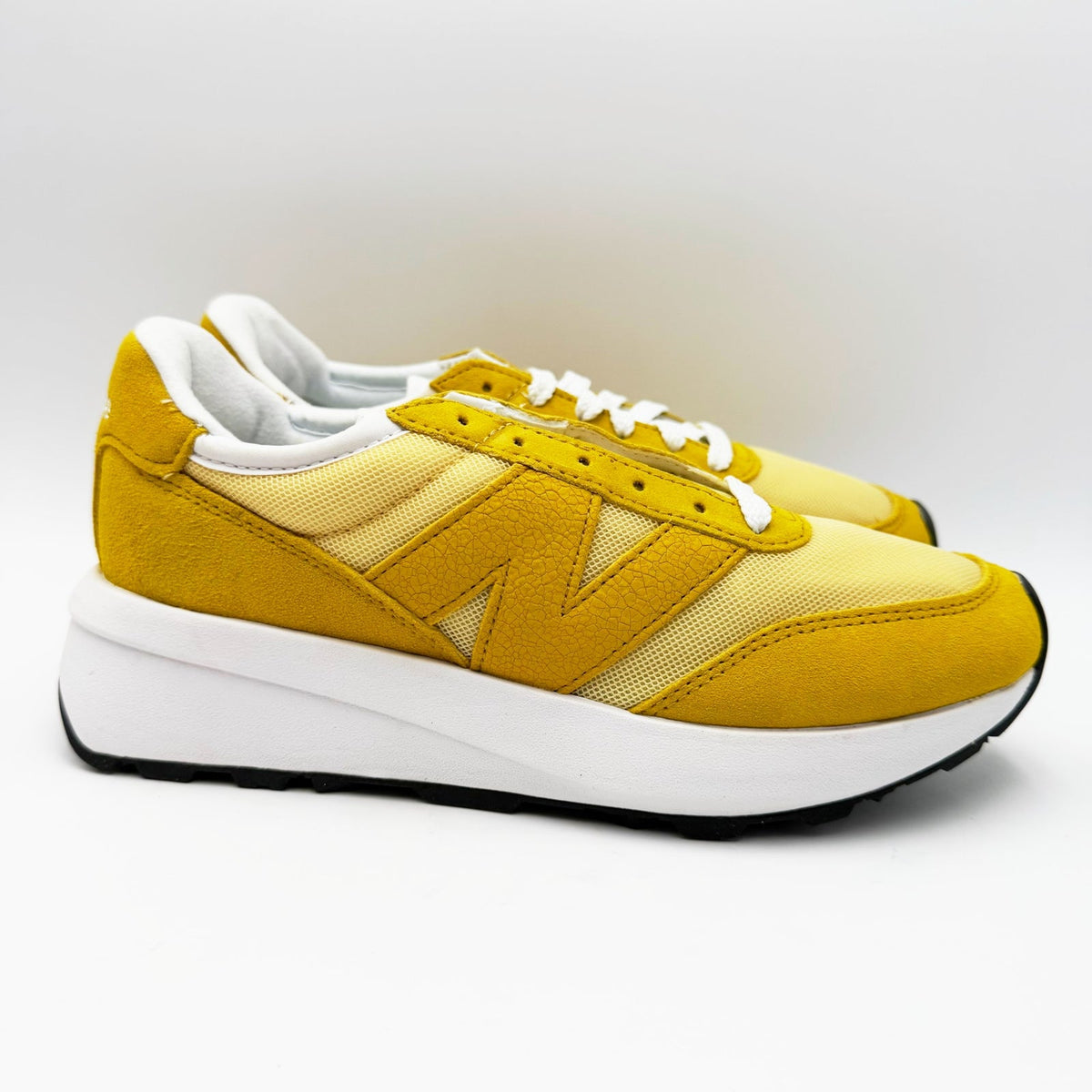 New Balance 370 Casual Sneakers Womens 8 WIDE Mens 6.5 EU 39.5 Yellow White NWOB