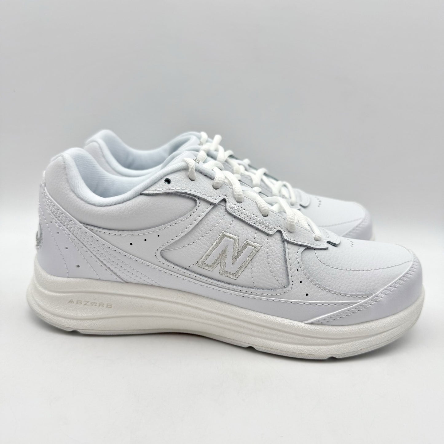 New Balance Womens 577 Walking Sneakers US 7 M White Leather Athletic NWOB