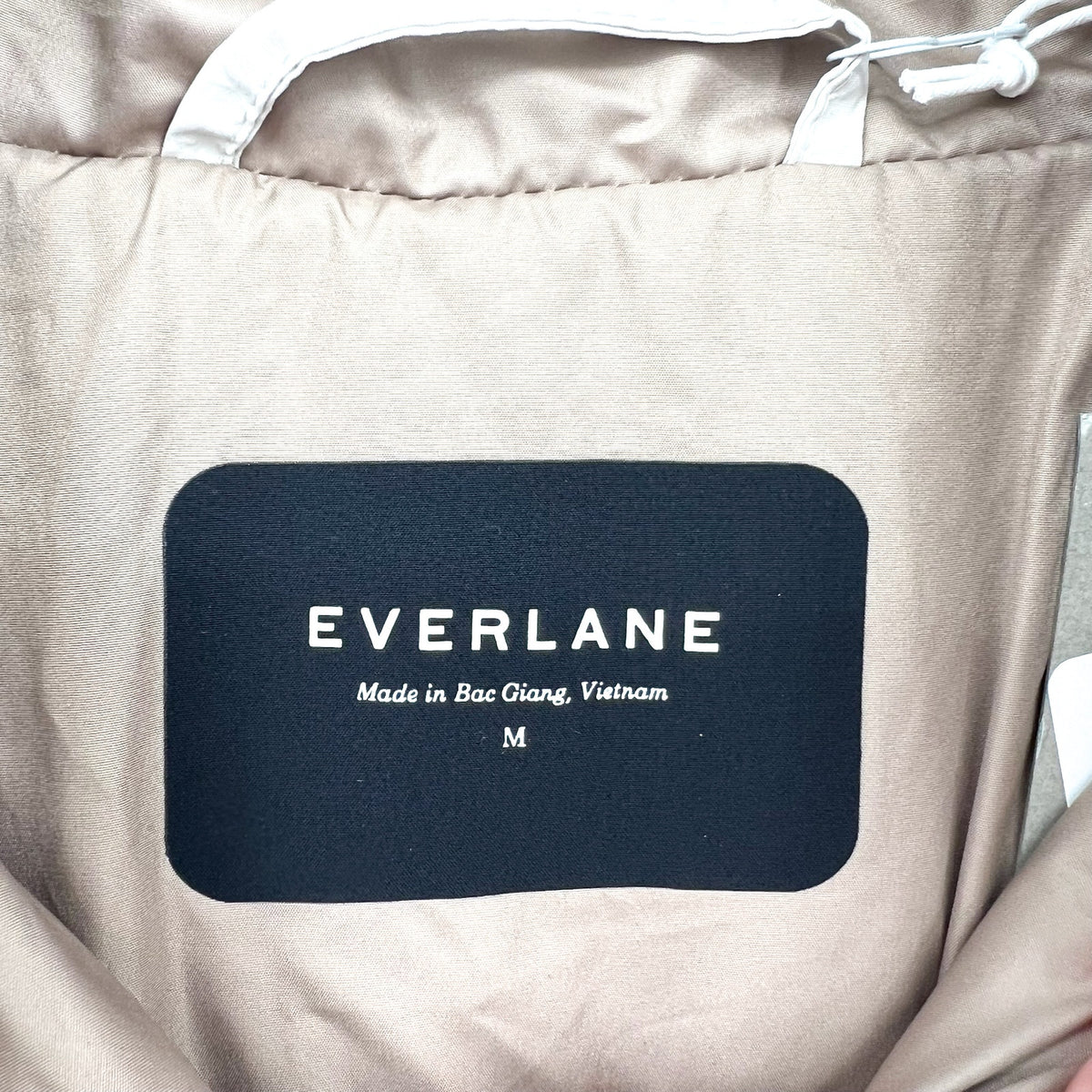 Everlane Womens The Duvet Down Puffer Coat Medium Cream Down Long Belted NWT