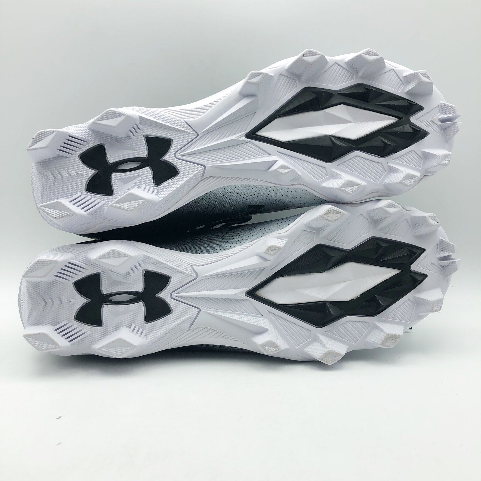 Under Armour Spotlight Franchise RM 4.0 Football Cleats Mens 9 Black White NWOB