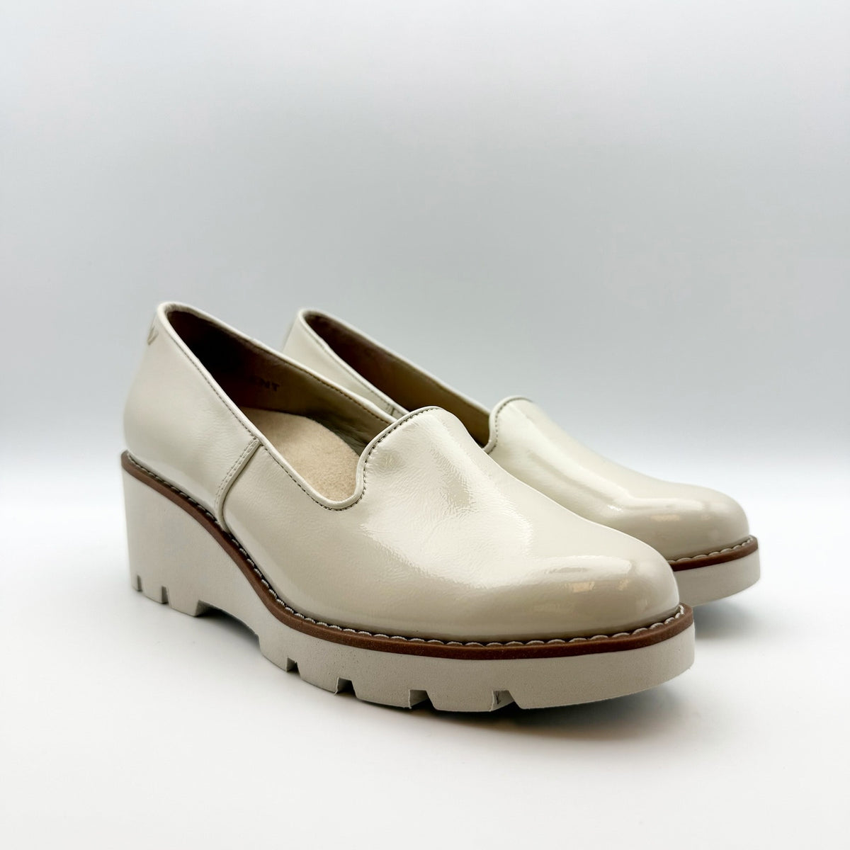 Vionic Women's Willa Wedge Slip on Shoes Size 9.5 WIDE Cream Patent Leather NIB