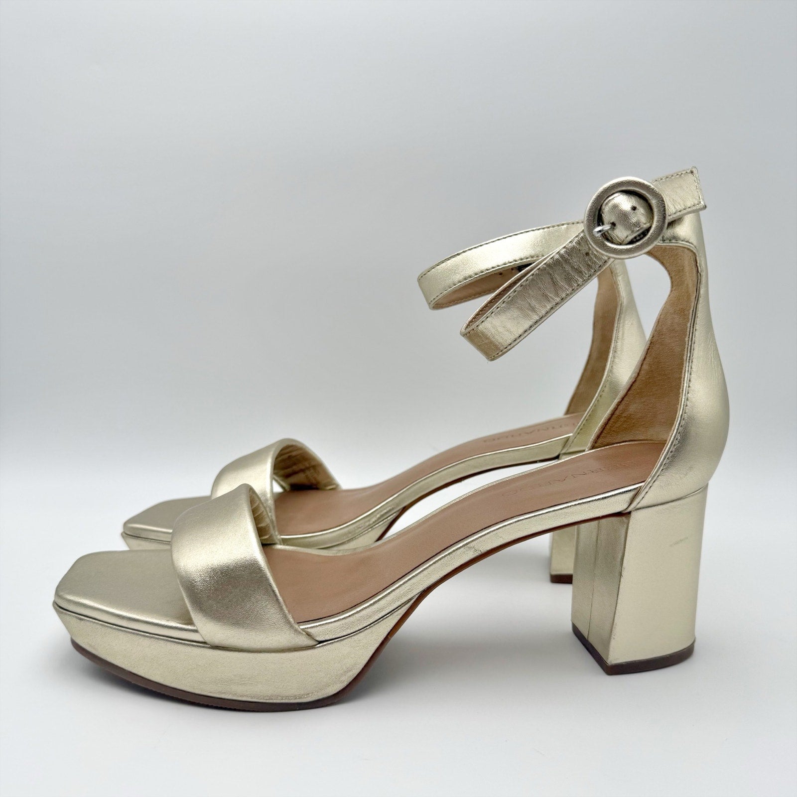 Bernardo Womens Carla Heeled Sandals Size 9.5 Champagne Leather Ankle Strap NWOB