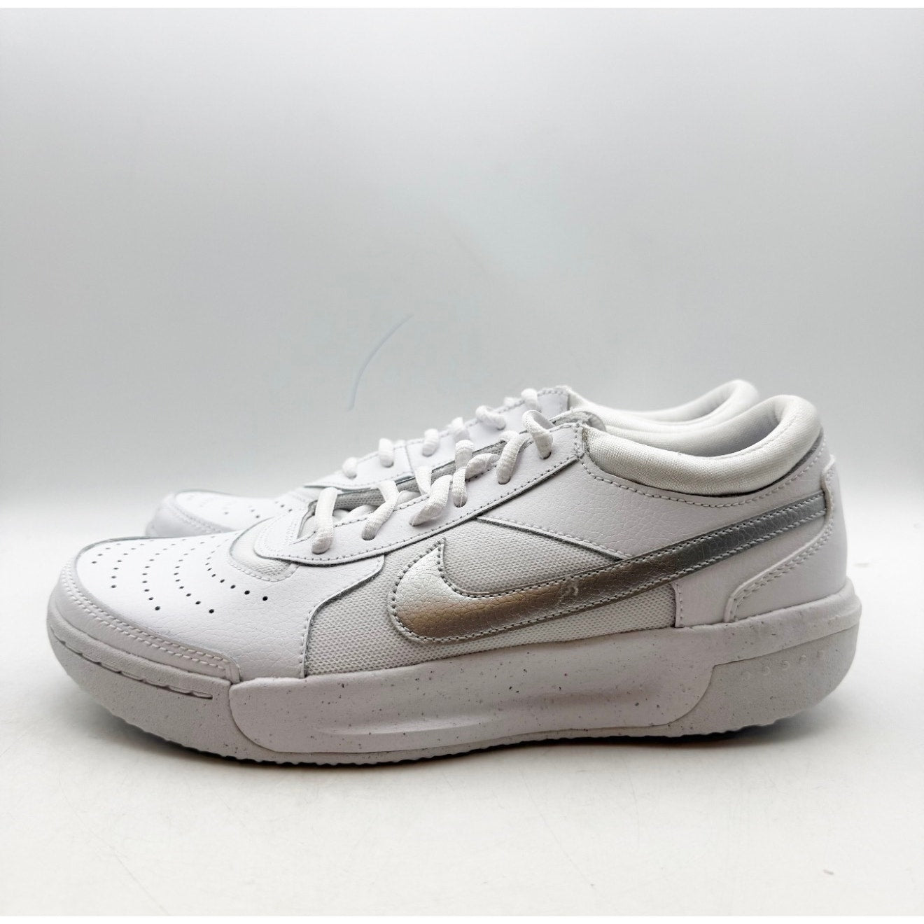 NIKE Womens Zoom Court Lite 3 Athletic Shoes US 8.5 White Silver DH1042 NIB