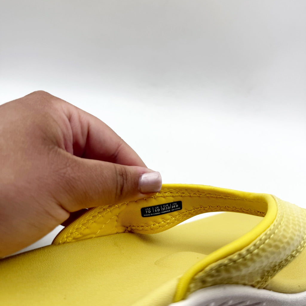 Spenco Womens Yumi Gecko Sandals US 7 WIDE Sundress Yellow Flip Flop NWOB