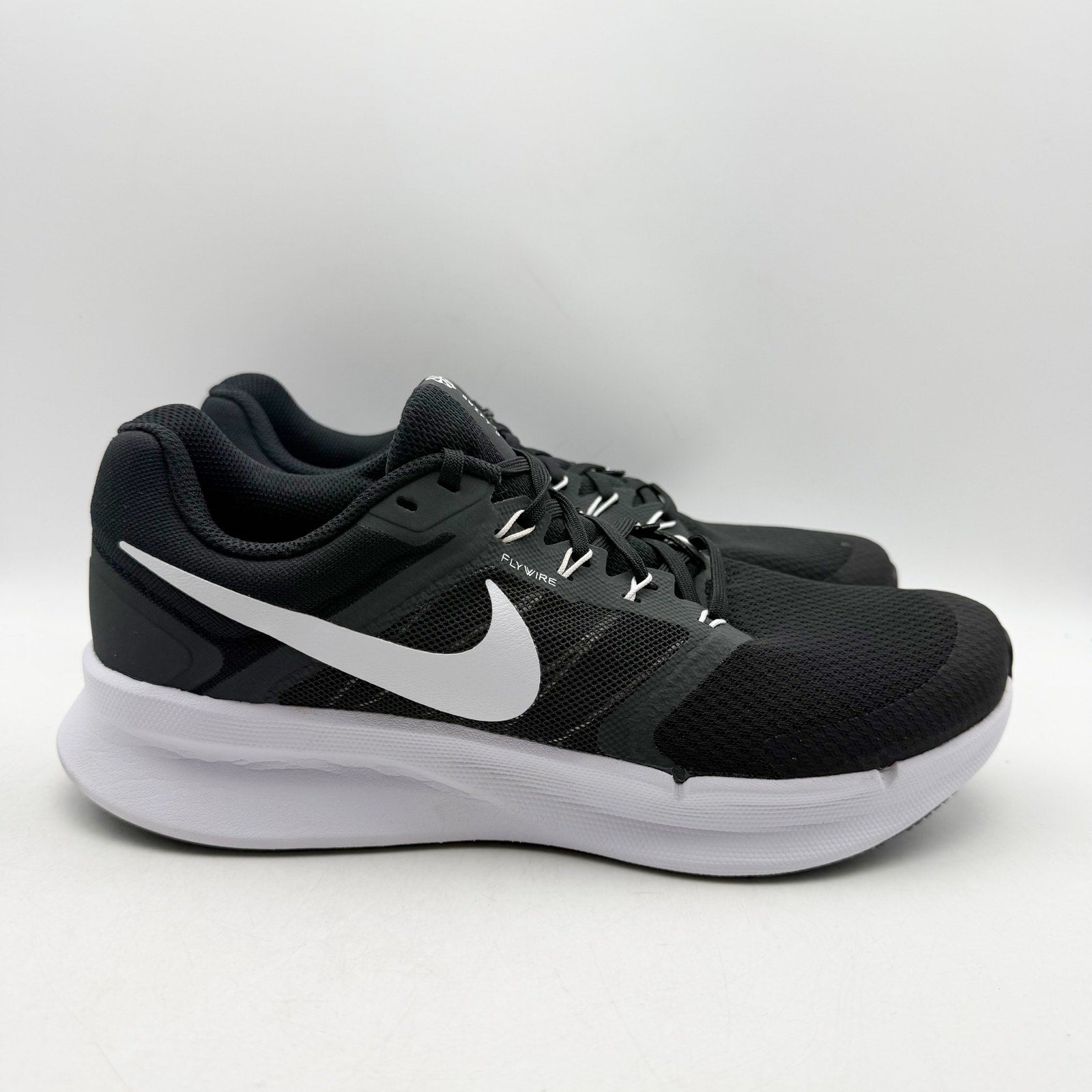 Nike Mens Run Swift 3 Running Sneakers US 9.5 Wide Black White Athletic NWOB
