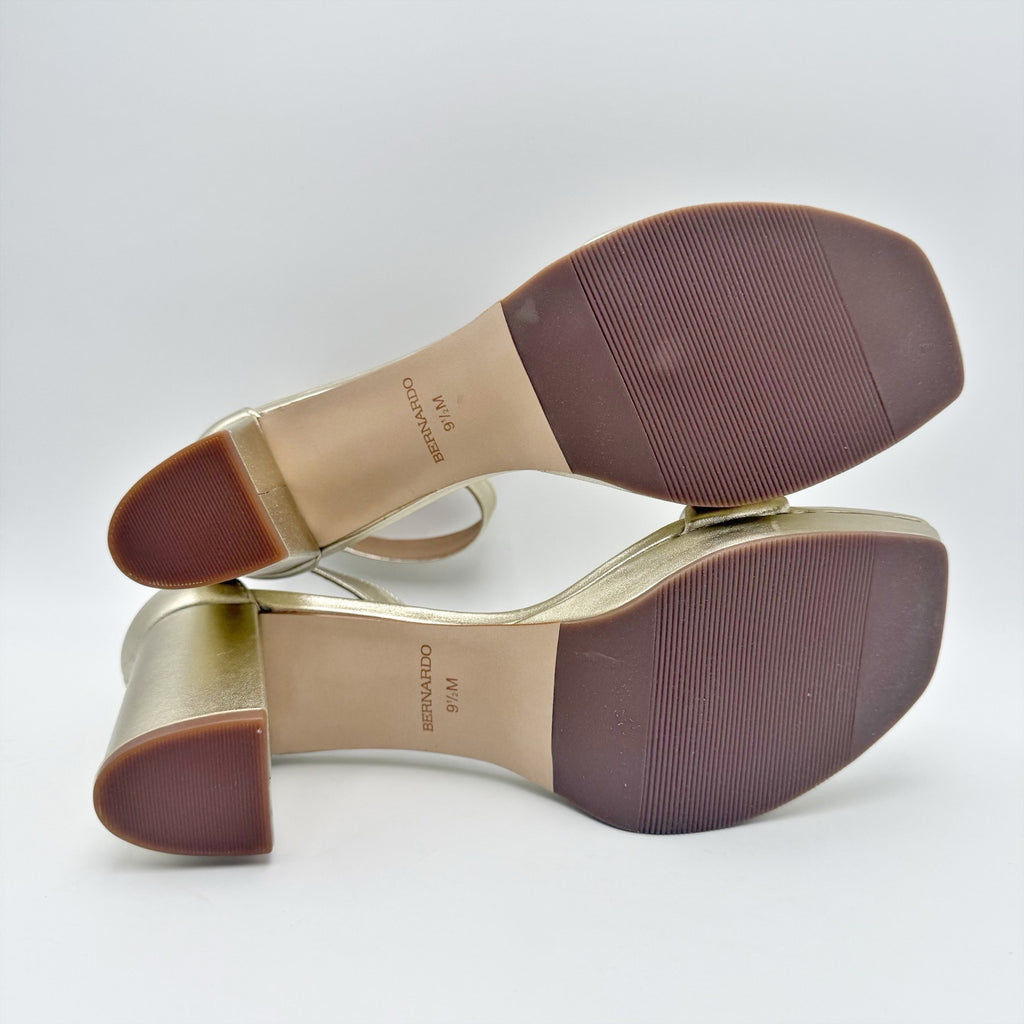 Bernardo Womens Carla Heeled Sandals Size 9.5 Champagne Leather Ankle Strap NWOB