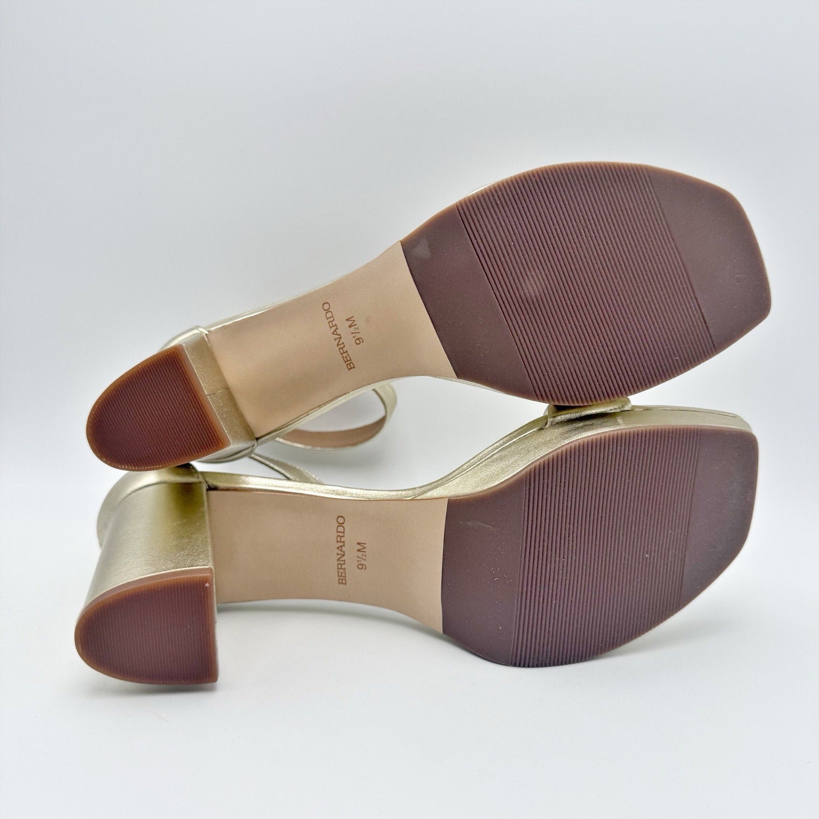 Bernardo Womens Carla Heeled Sandals Size 9.5 Champagne Leather Ankle Strap NWOB