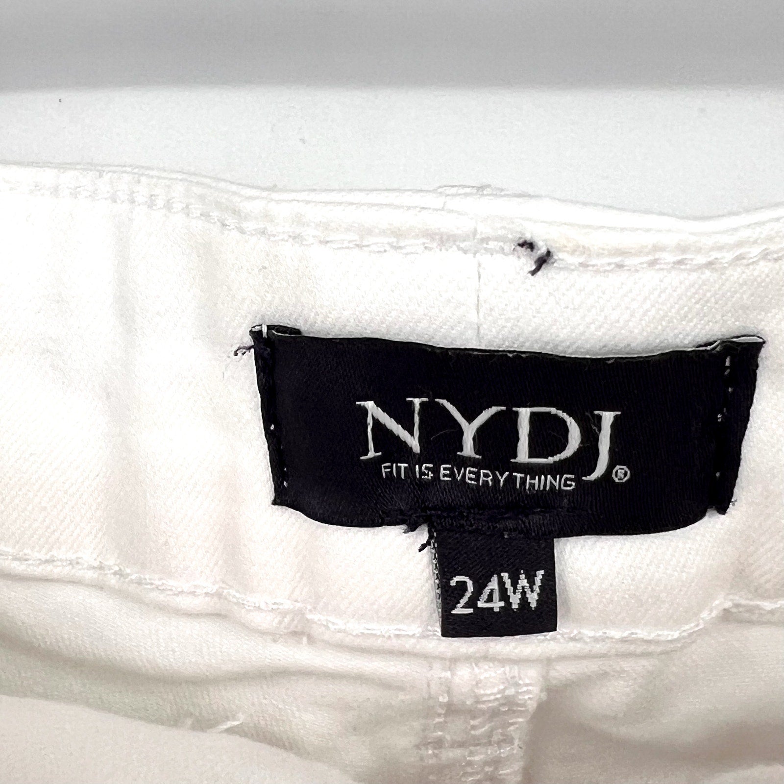 NYDJ Womens Ella Denim Shorts Size 24W Optic White 8" Inseam NWT