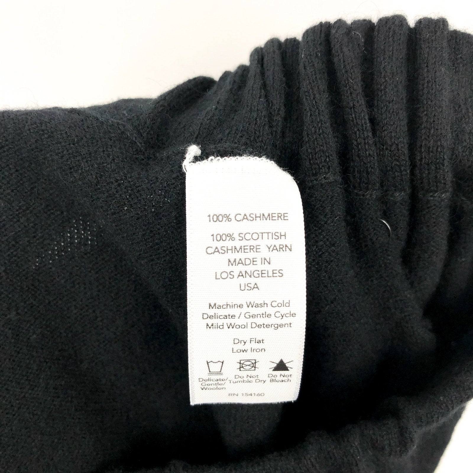 ACTIVE CASHMERE Men's Cashmere Shorts Large Black Athletic Fit Seamless NWT