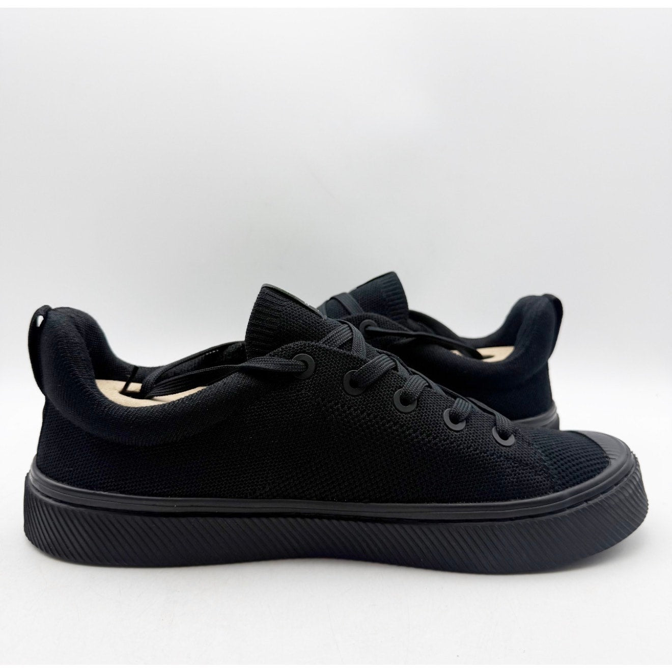 Cariuma IBI Low Casual Sneakers Mens 9.5 Womens 11 Black Bamboo Knit NIB