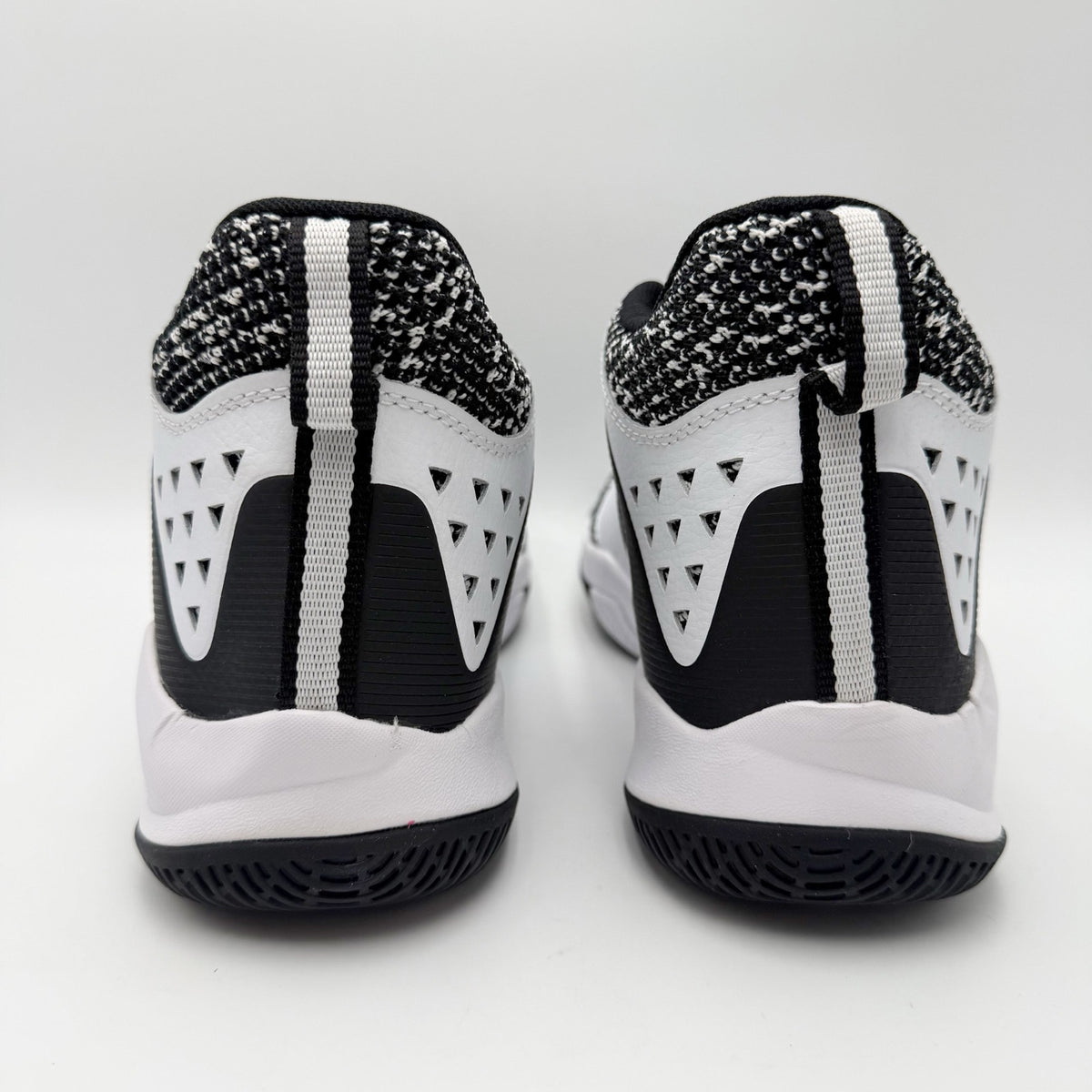 AND1 Mens Takeoff Basketball Shoes Size 11 EU 45 White Black Athletic NWOB