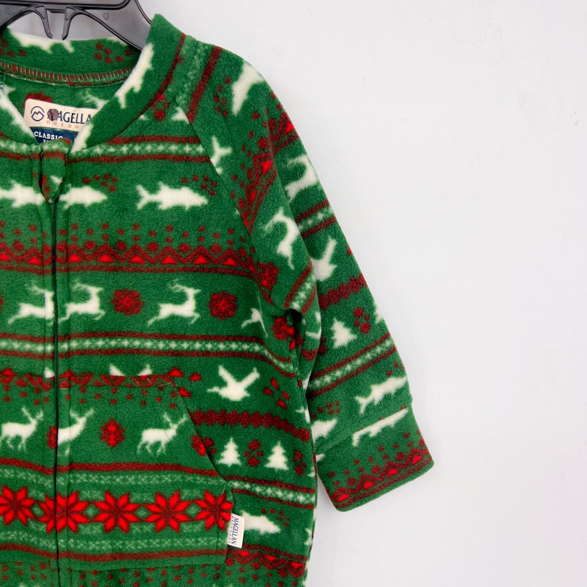 MAGELLAN Baby Holiday One Piece Pajama 6-9 Months Green Print Fleece Footed NWOT