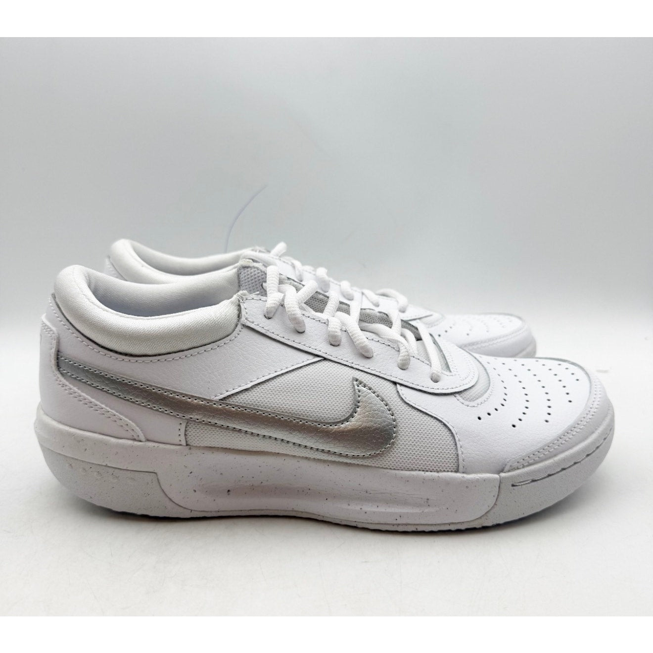 NIKE Womens Zoom Court Lite 3 Athletic Shoes US 8.5 White Silver DH1042 NIB